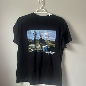 Size extra large ice cube tee.